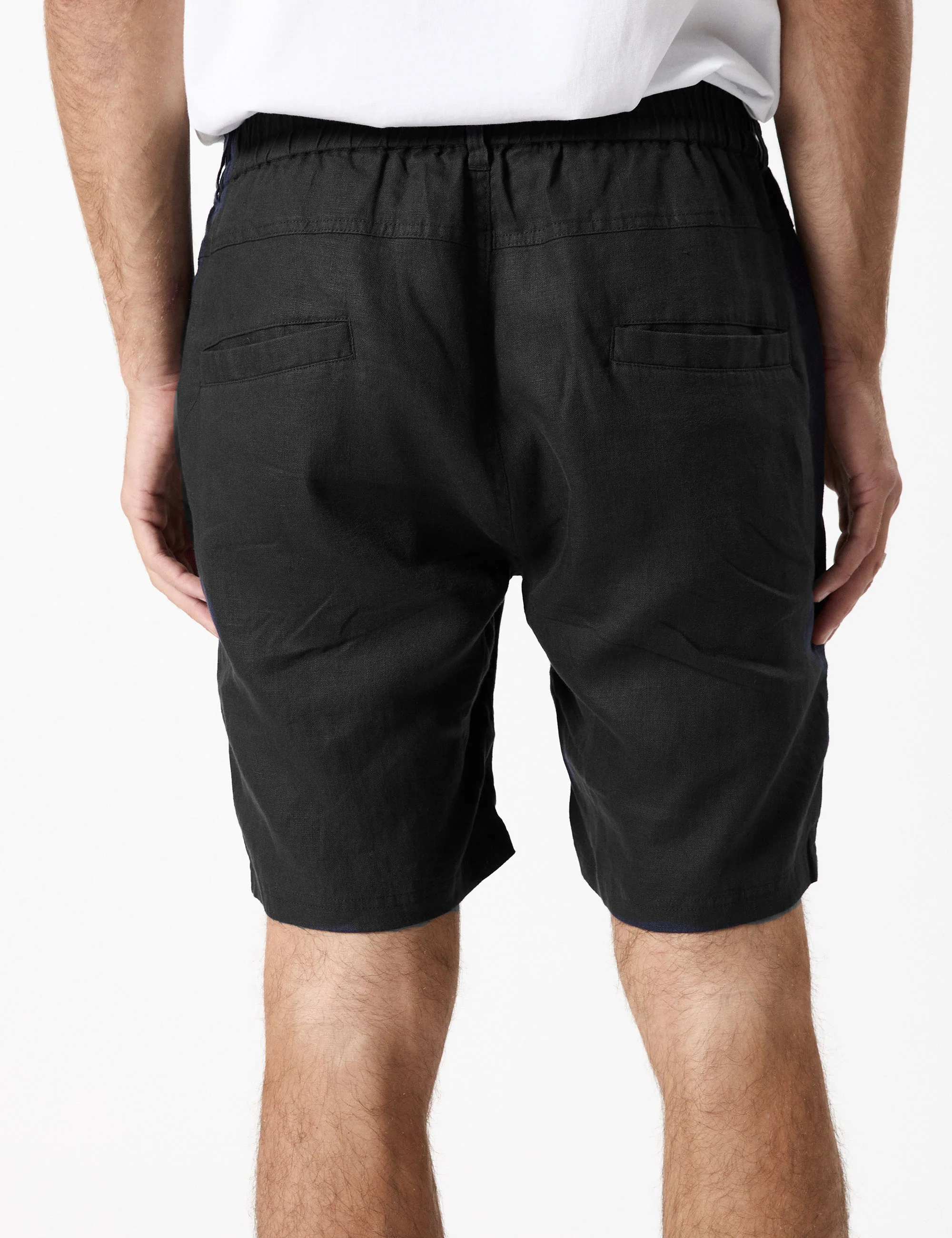 Tanner 3.0 Linen Shorts - Black - Image 5